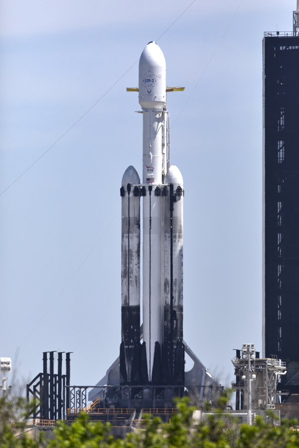 Cutting-edge space plane returns to Earth
